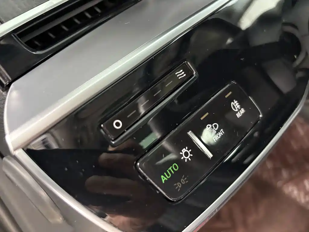 Audi A8 — фото 13