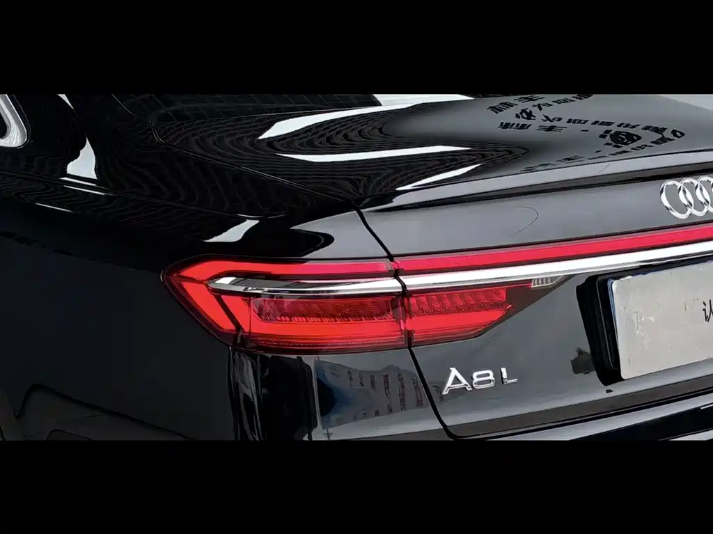 Audi A8 — фото 30