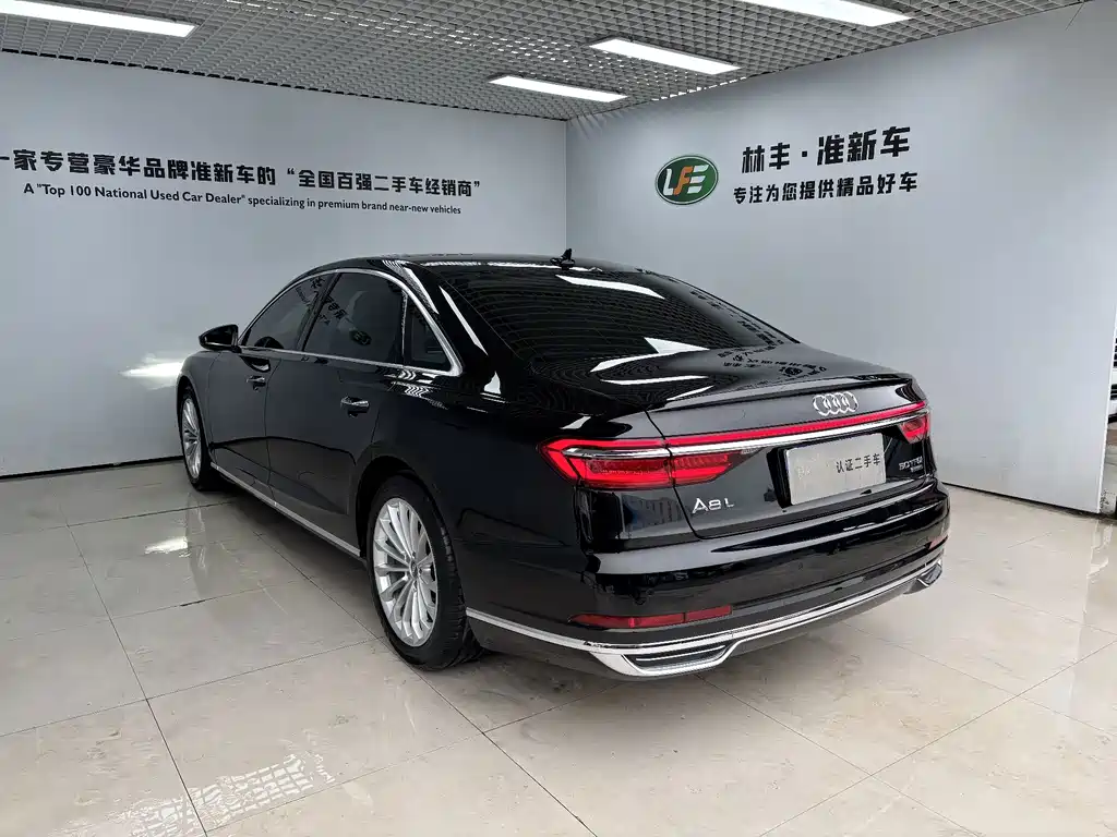 Audi A8 — фото 7