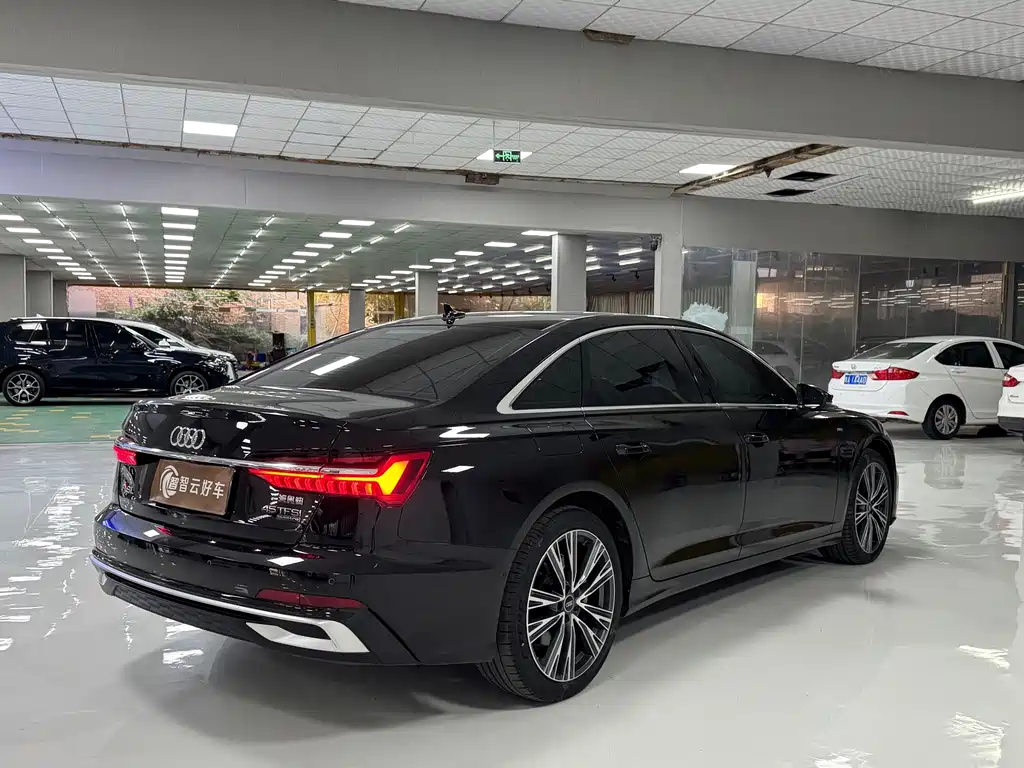 Audi A6L — фото 9