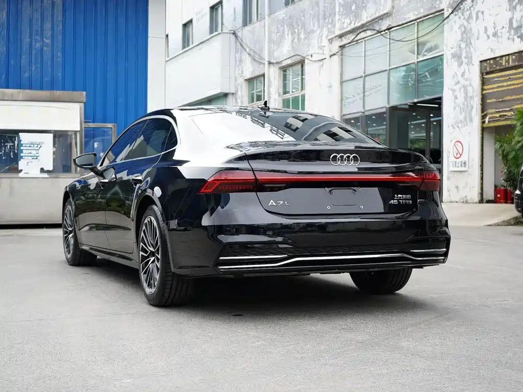Audi A7L — фото 2