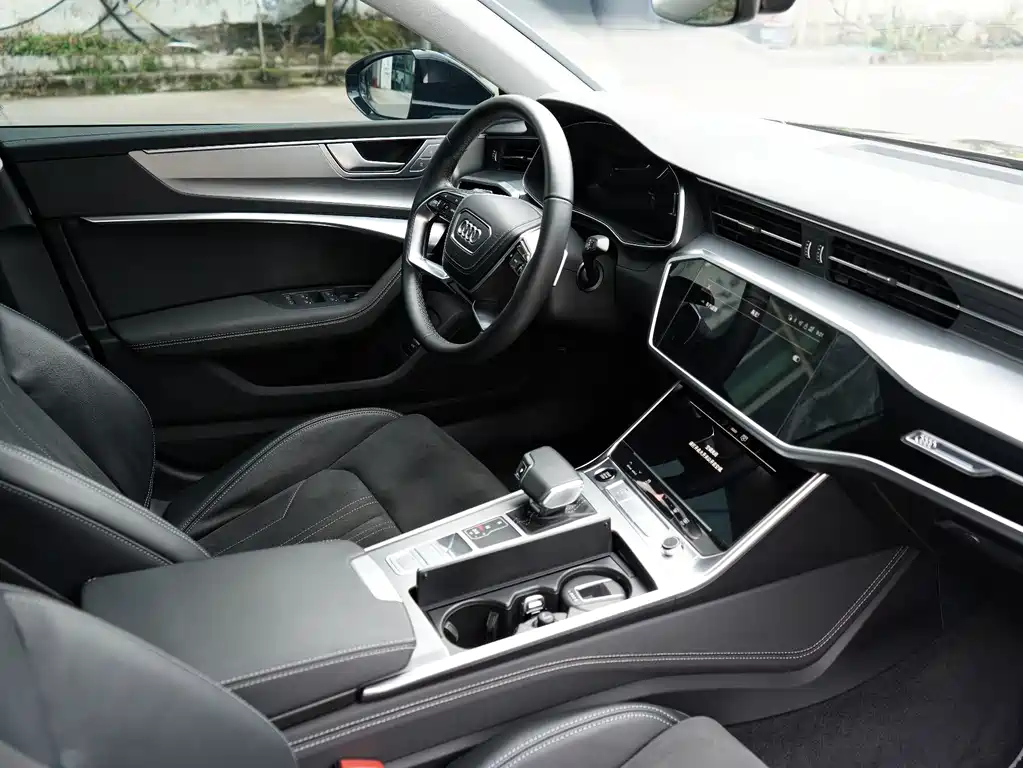 Audi A7L — фото 11