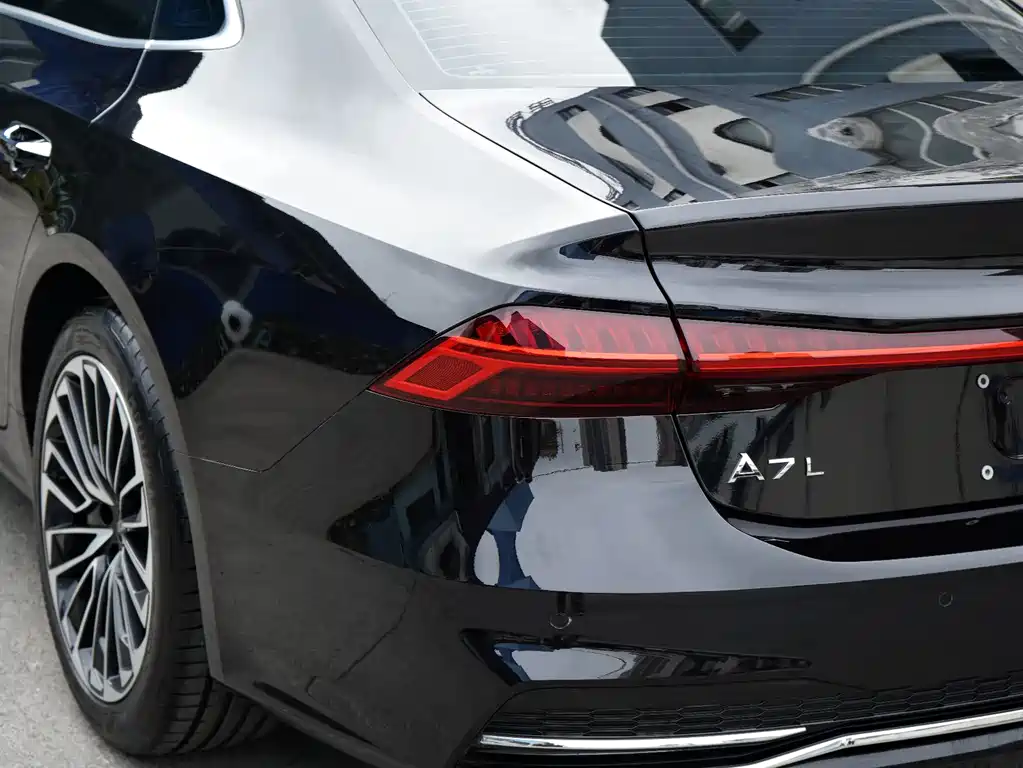 Audi A7L — фото 13