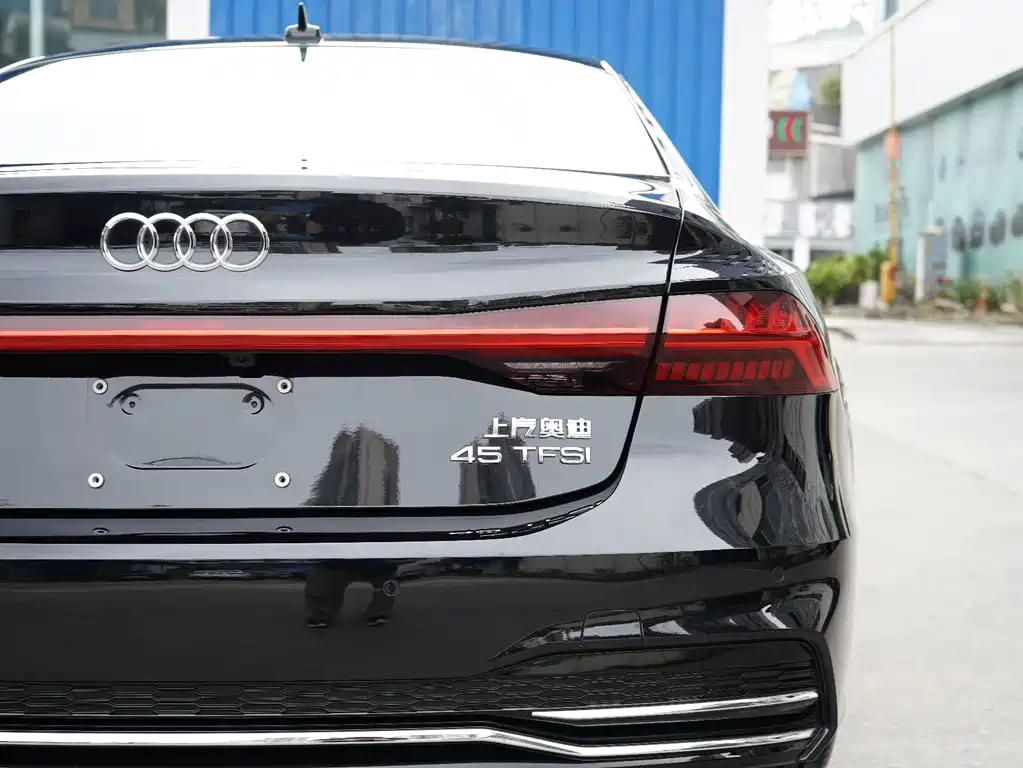 Audi A7L — фото 14