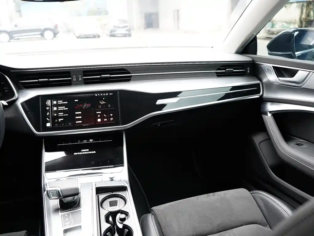 Audi A7L — фото 8