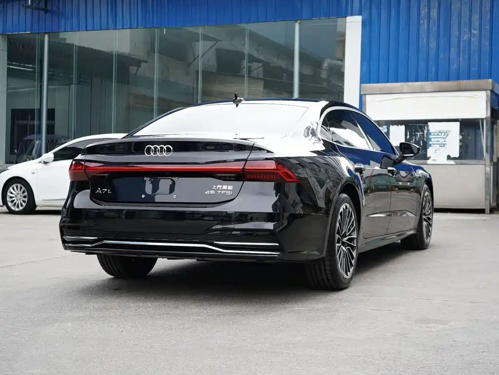 Audi A7L — фото 10