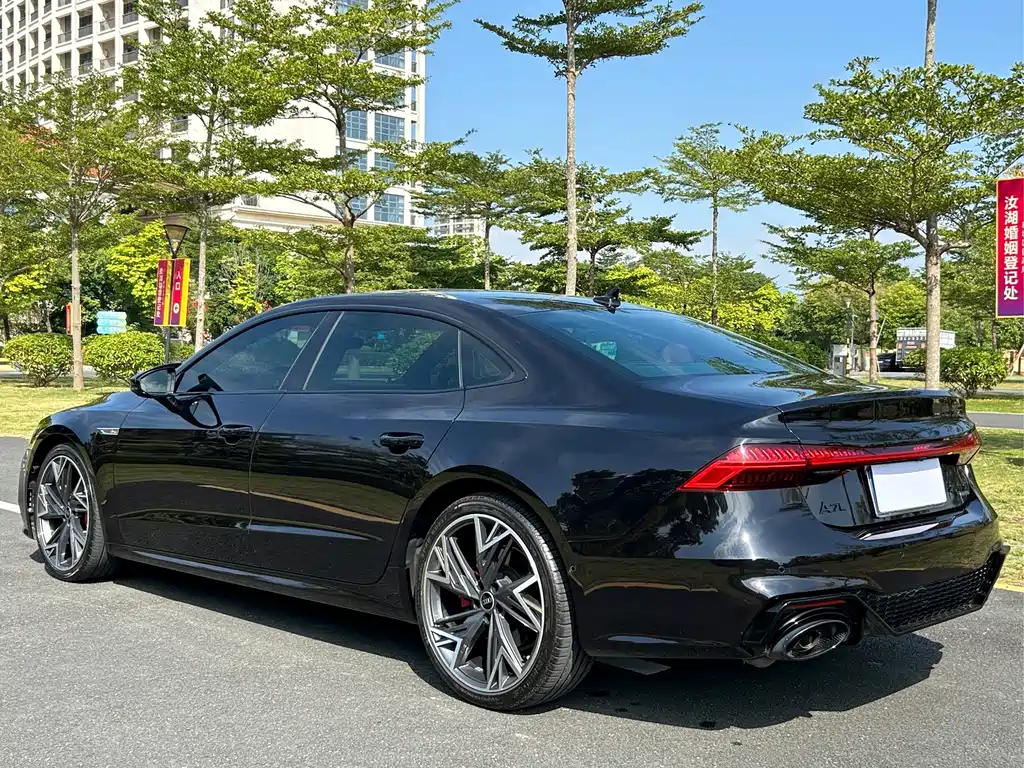 Audi A7L — фото 7