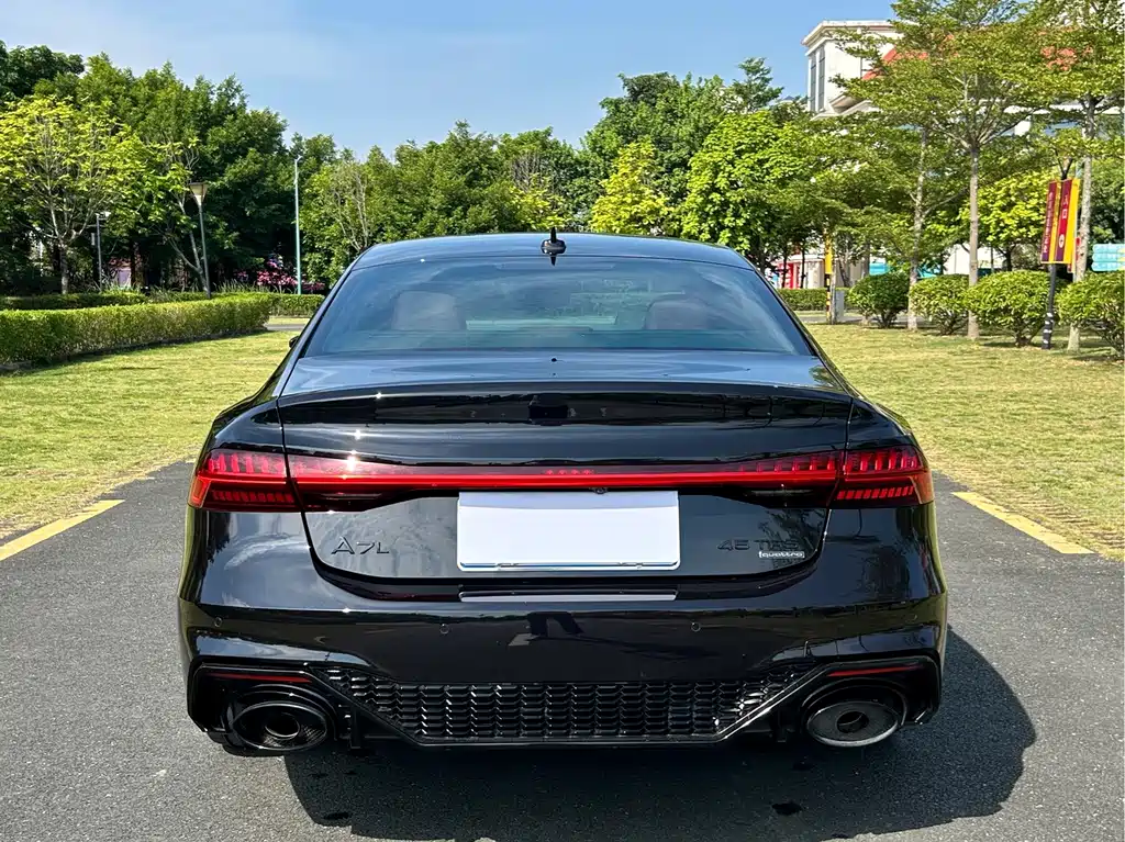 Audi A7L — фото 8