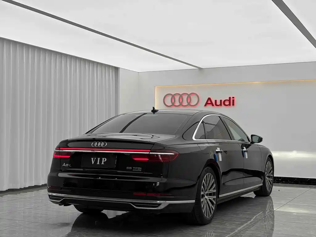 Audi A8 — фото 10