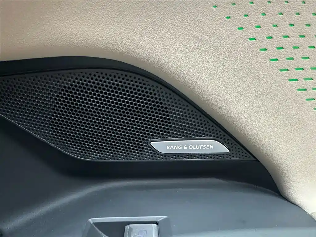 Audi A6L e-tron — фото 17
