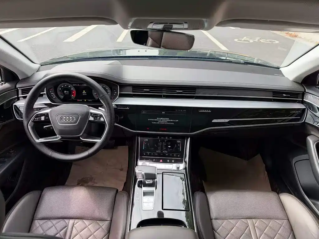 Audi A8 — фото 5