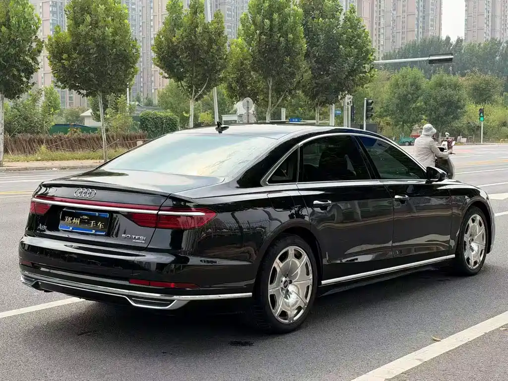 Audi A8 — фото 7