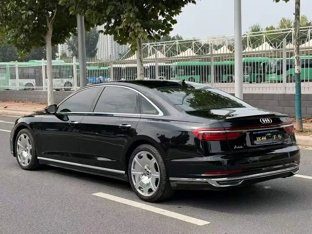 Audi A8 — фото 9