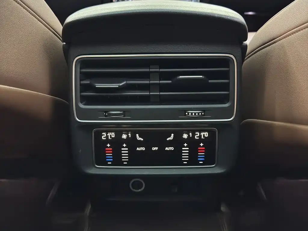 Audi Q7 — фото 6
