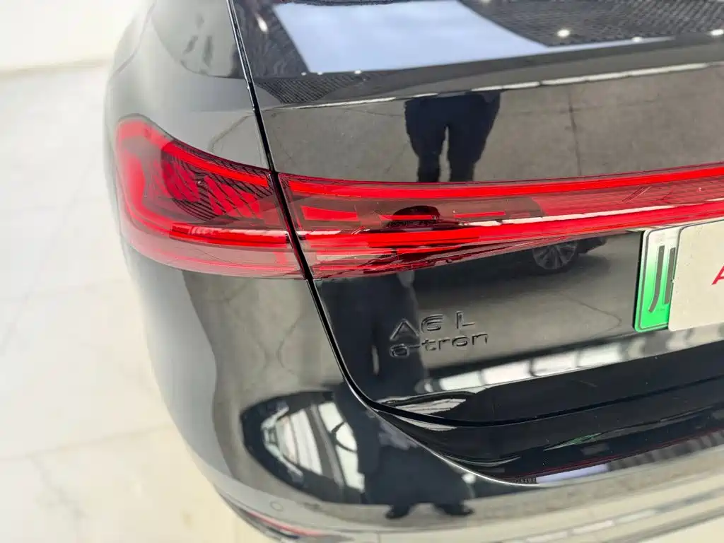 Audi A6L e-tron — фото 15