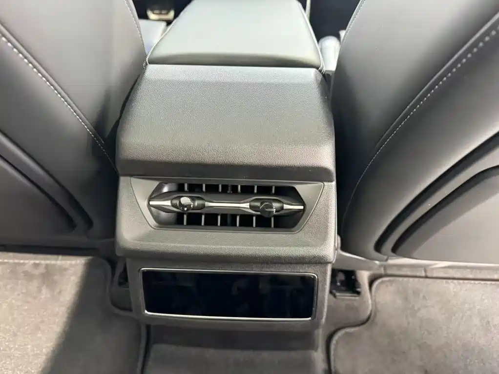 Audi A6L e-tron — фото 17