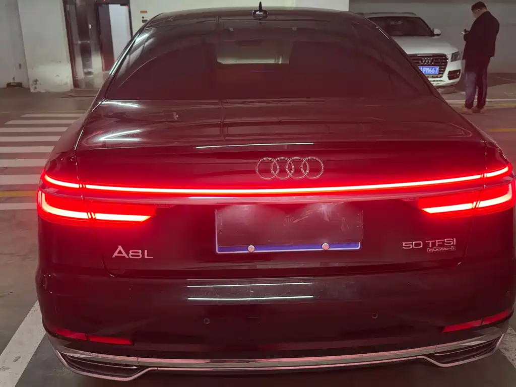 Audi A8 — фото 11
