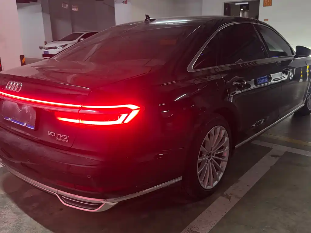 Audi A8 — фото 12