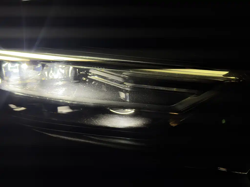 Audi A8 — фото 9