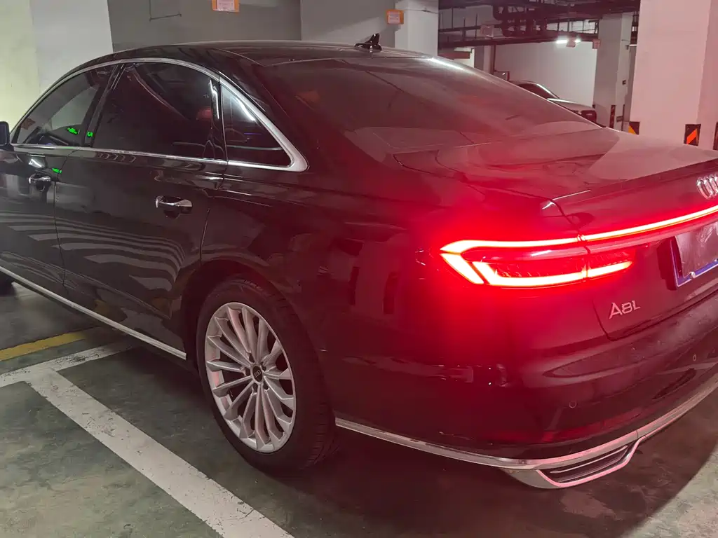 Audi A8 — фото 10