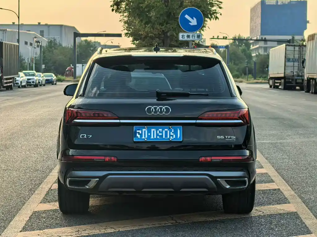 Audi Q7 — фото 8
