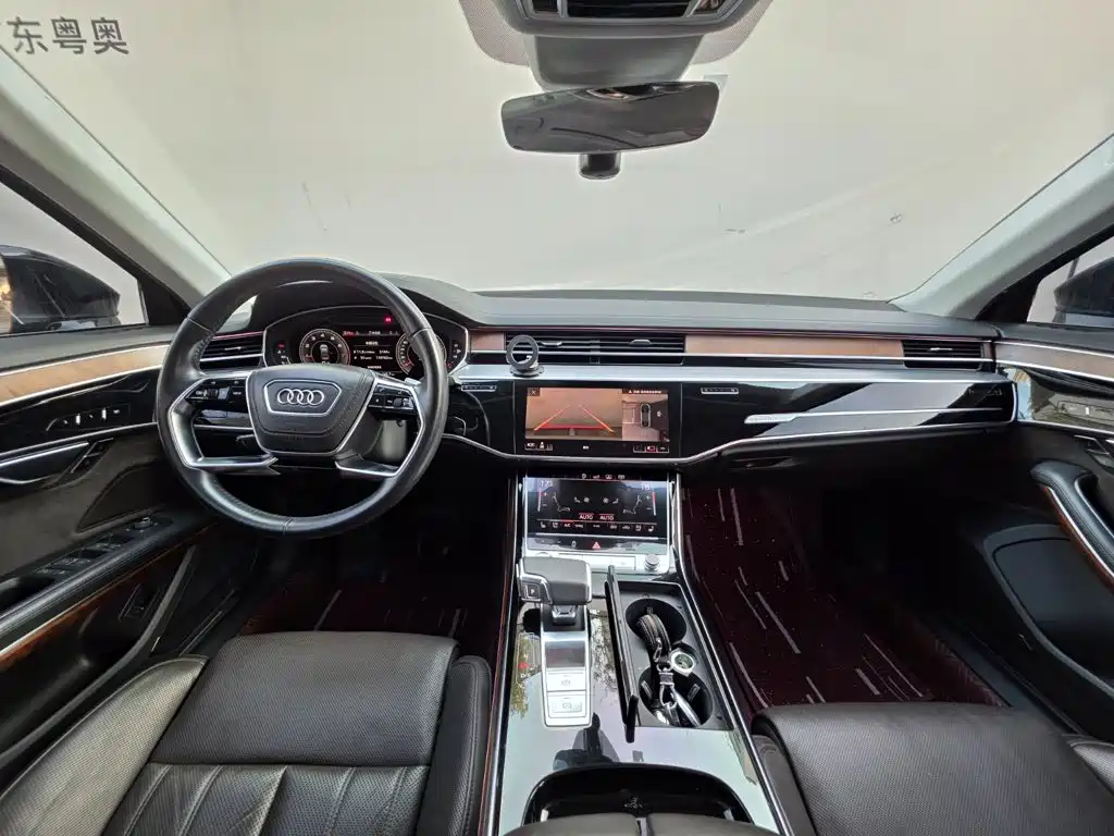 Audi A8 — фото 14