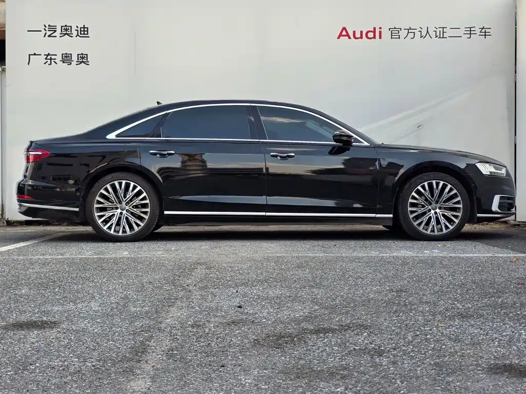 Audi A8 — фото 3