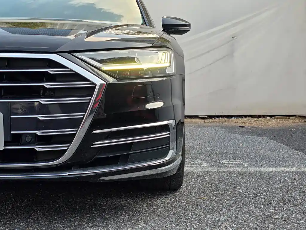 Audi A8 — фото 6