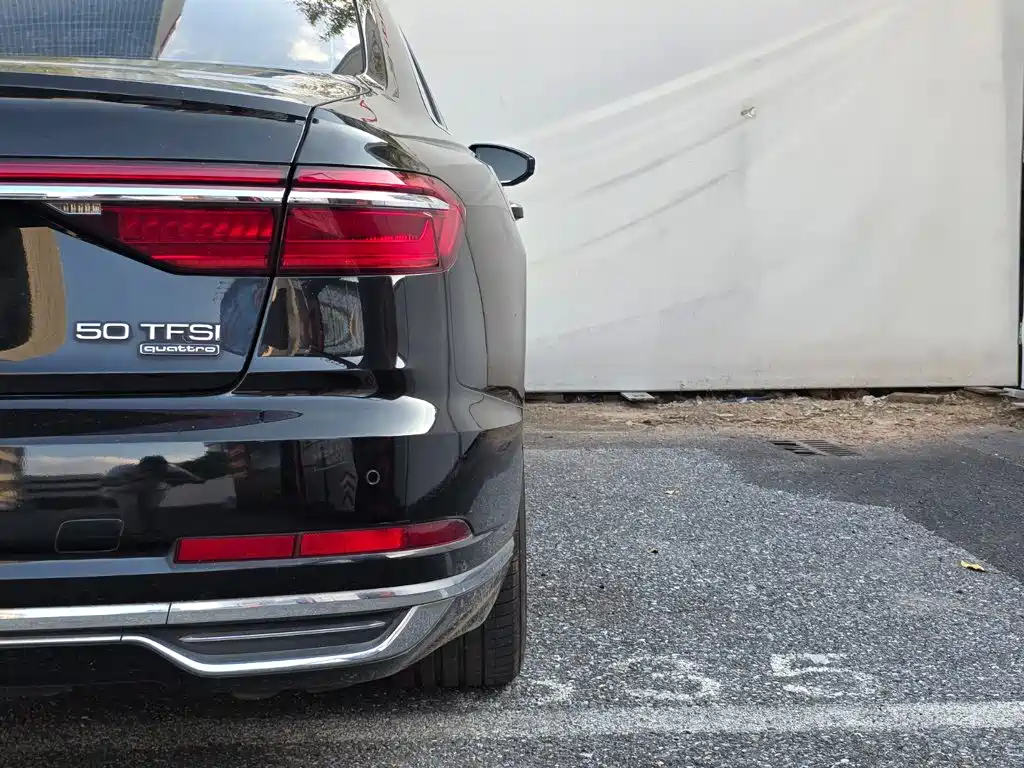 Audi A8 — фото 7