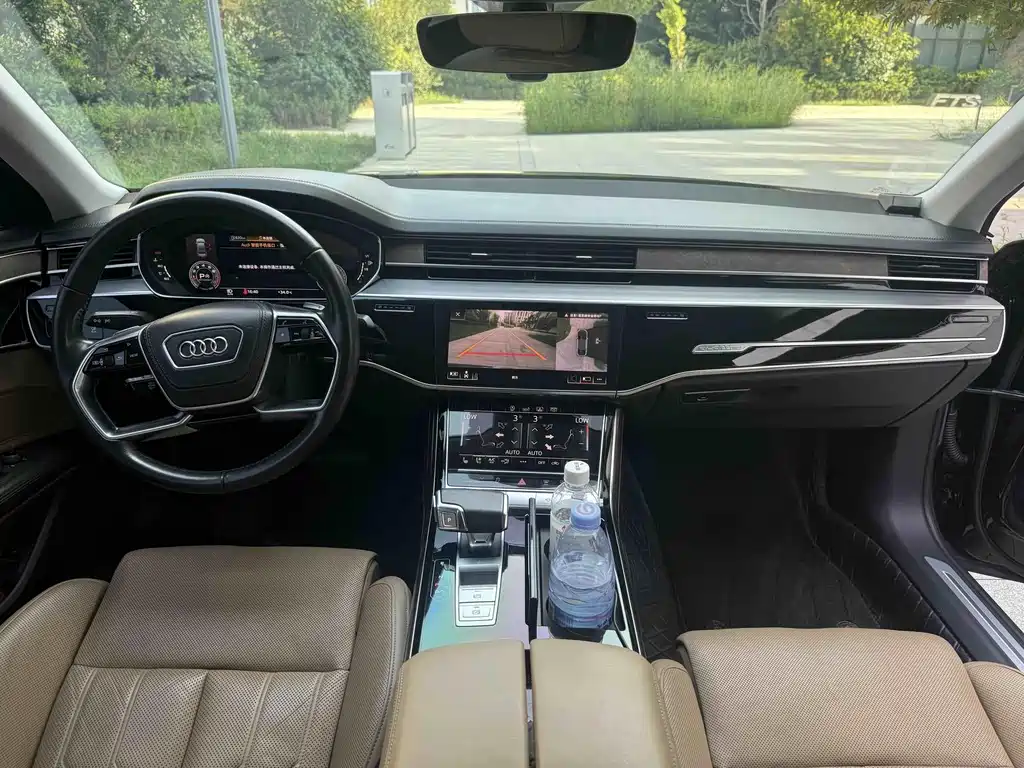 Audi A8 — фото 7