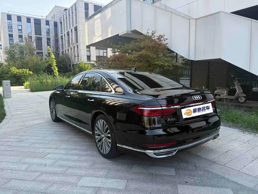 Audi A8 — фото 9