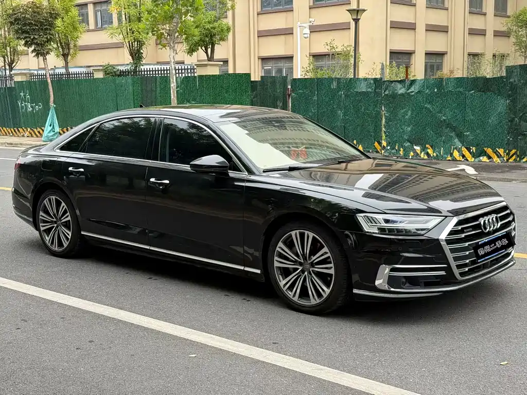 Audi A8 — фото 3