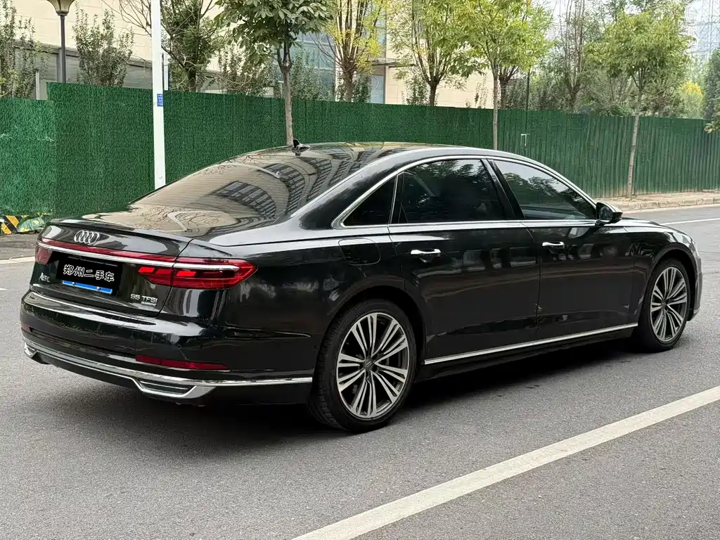 Audi A8 — фото 9