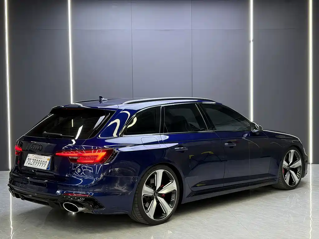 Audi RS 4 — фото 9