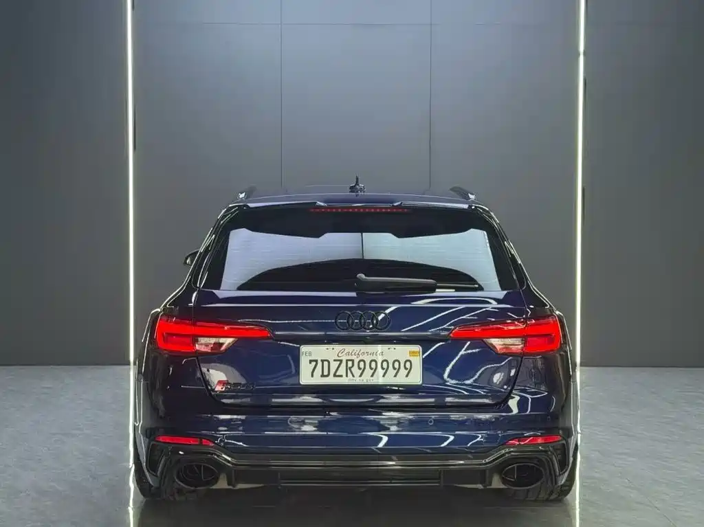 Audi RS 4 — фото 10