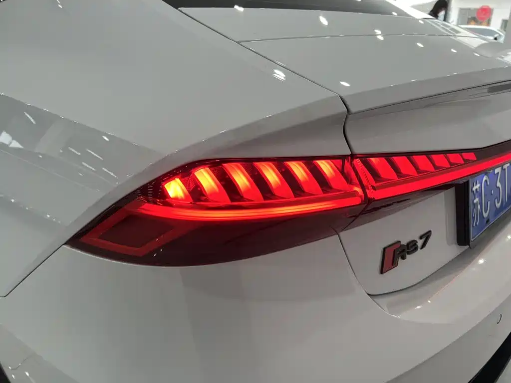 Audi A7 — фото 8