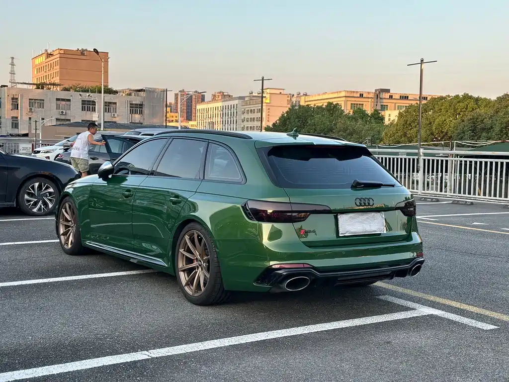 Audi RS 4 — фото 4
