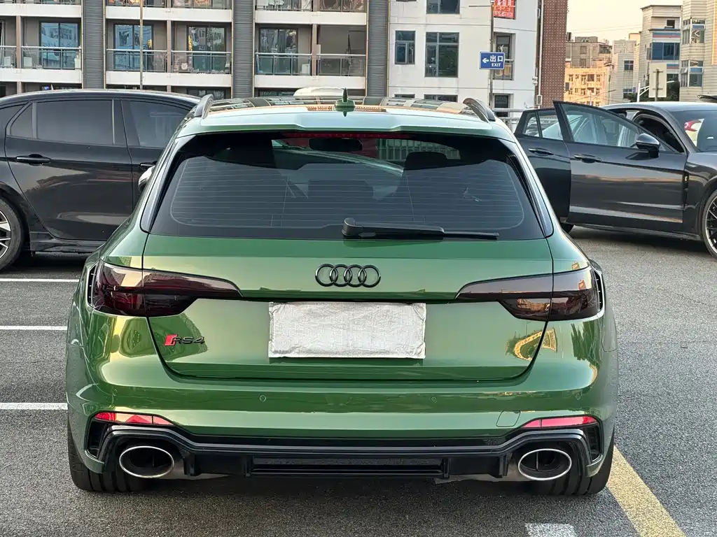 Audi RS 4 — фото 5