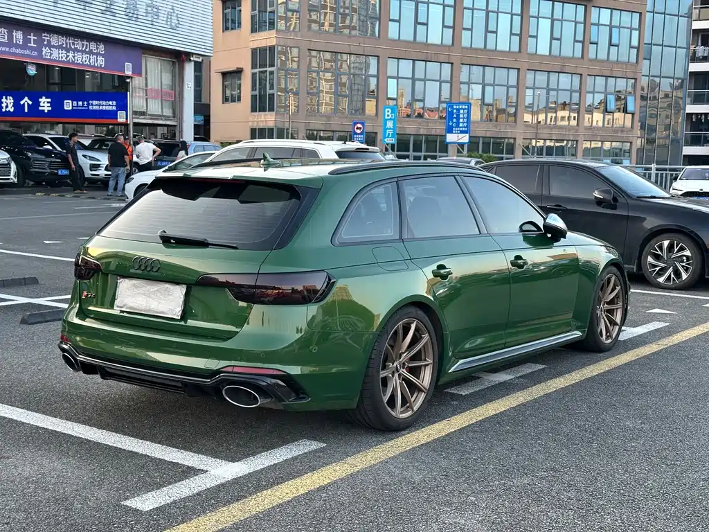 Audi RS 4 — фото 6