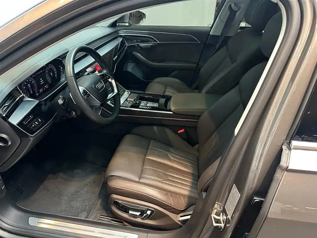 Audi A8 — фото 18