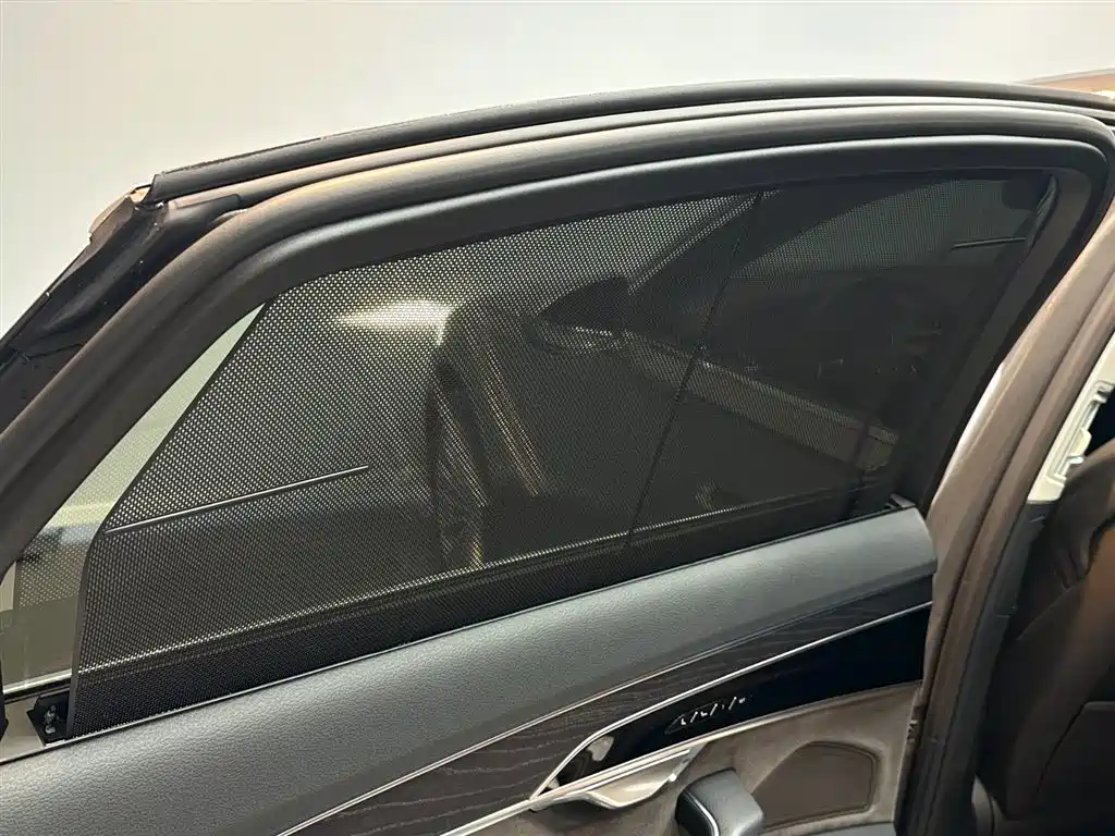 Audi A8 — фото 20