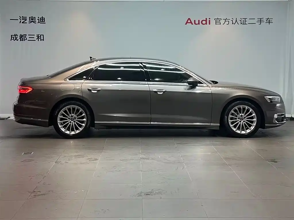 Audi A8 — фото 3