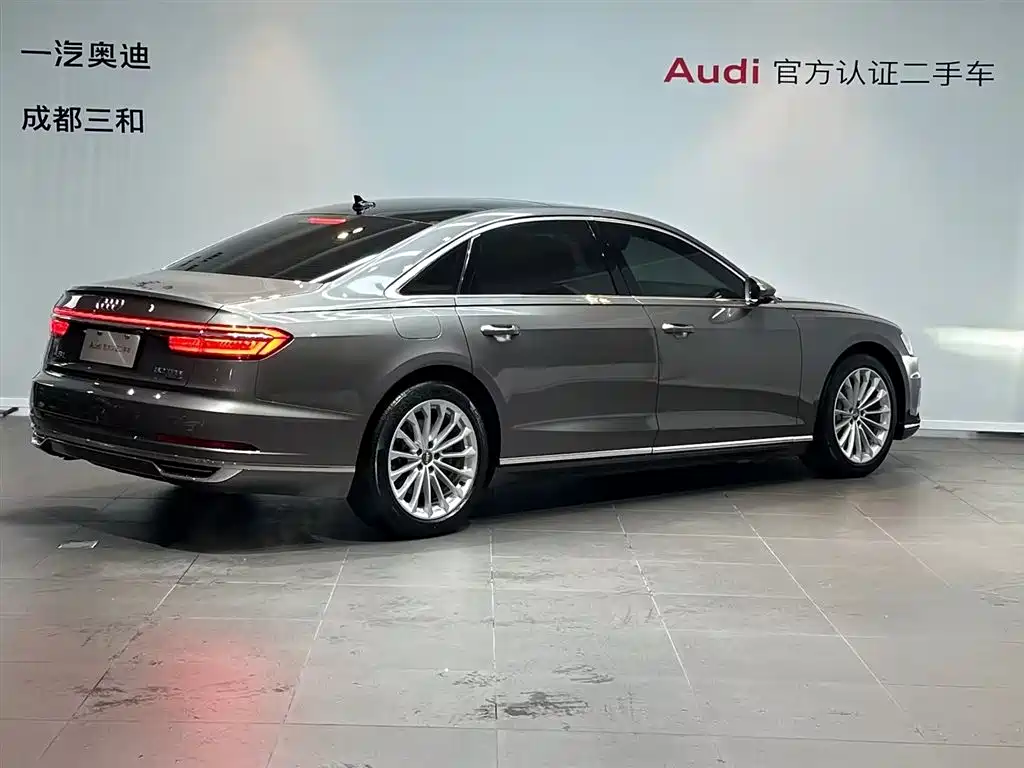 Audi A8 — фото 4