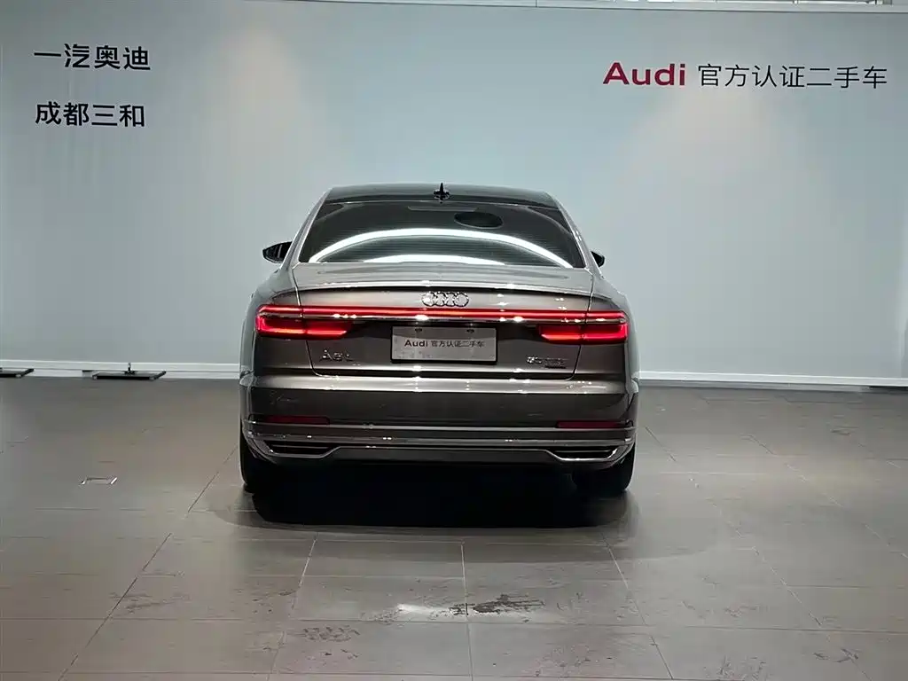 Audi A8 — фото 5