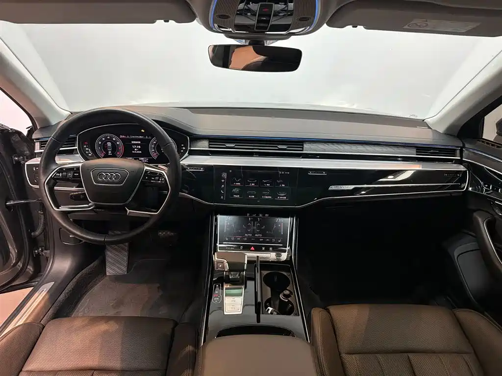 Audi A8 — фото 6