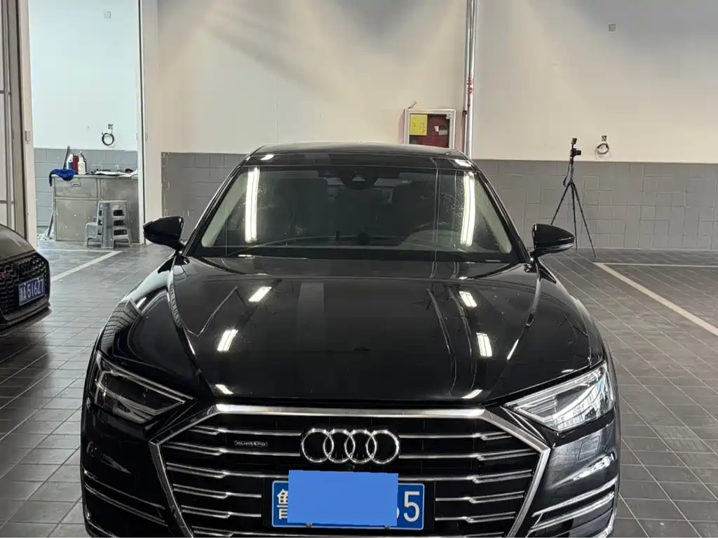 Audi A8 — фото 2