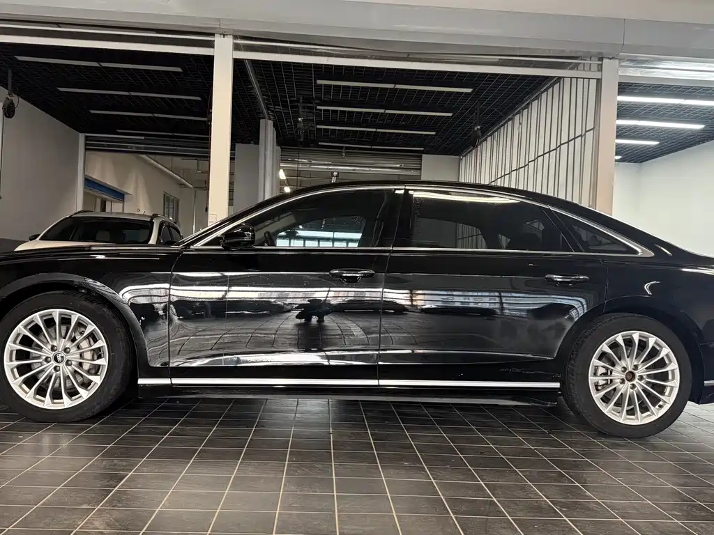 Audi A8 — фото 3