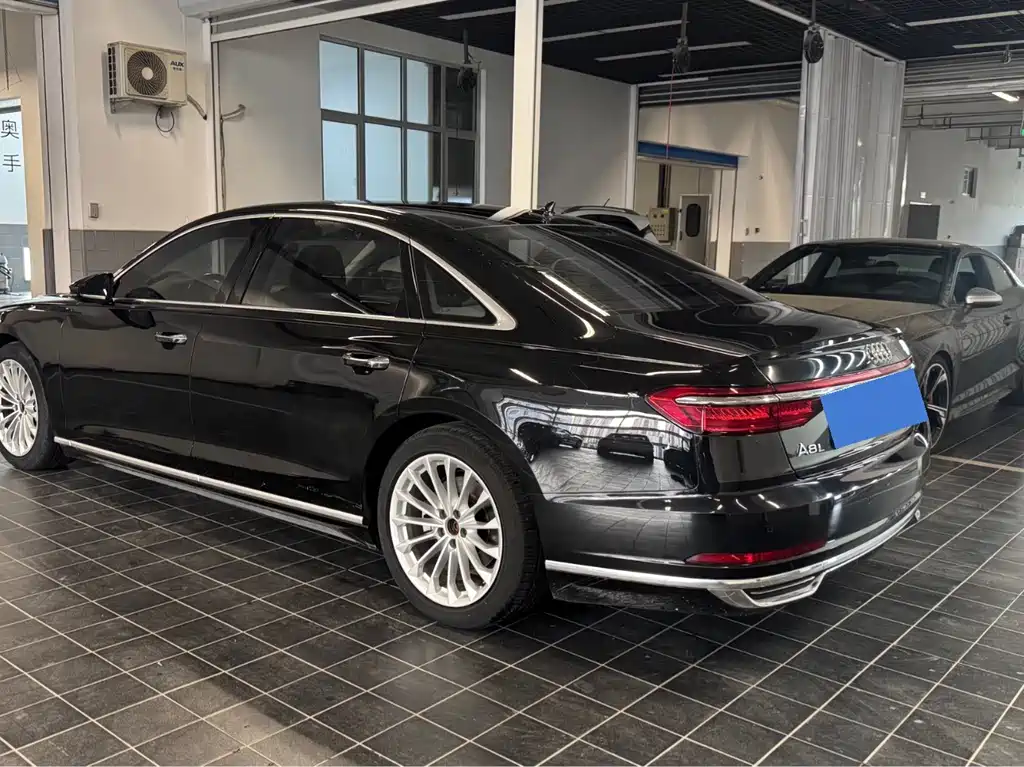 Audi A8 — фото 4