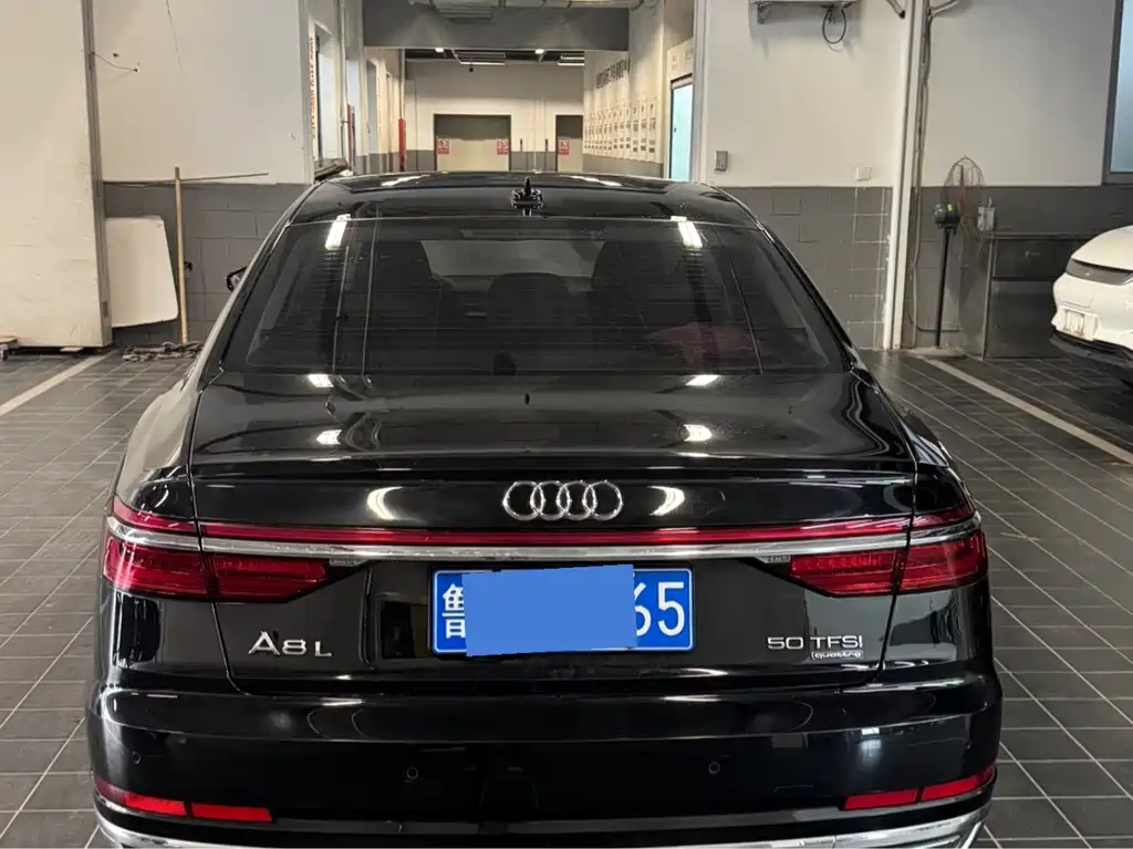 Audi A8 — фото 5