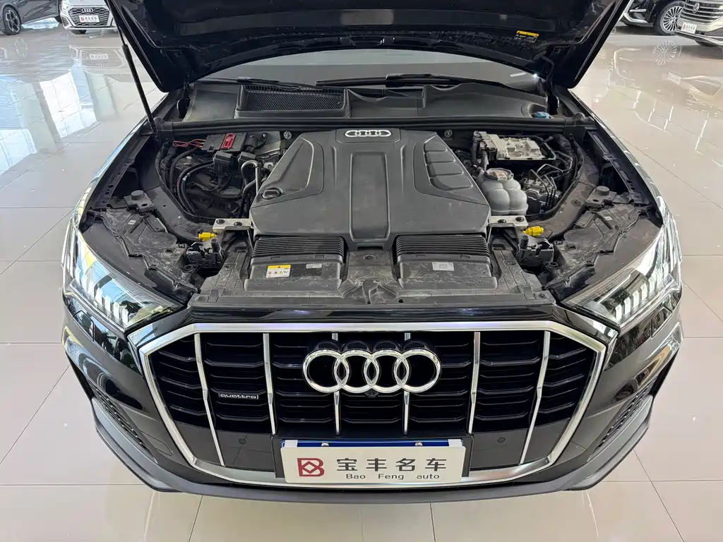 Audi Q7 — фото 20